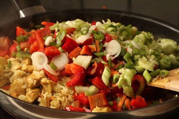 Wok mit Hähnchen und Curry