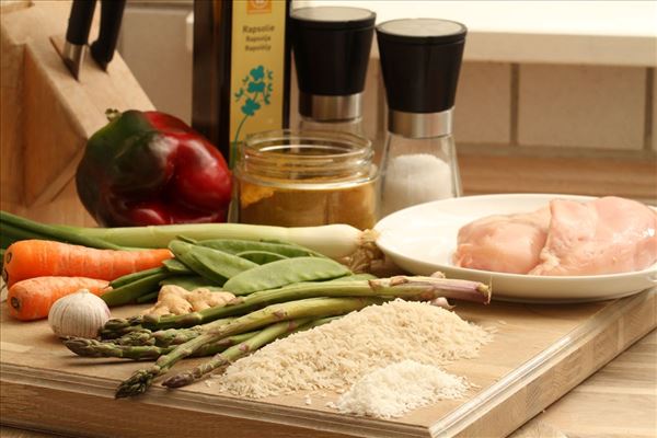 Wok mit Hähnchen und Curry