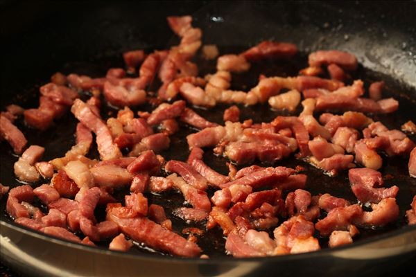 Pasta mit Bacon in Käse-Sahne-Sauce