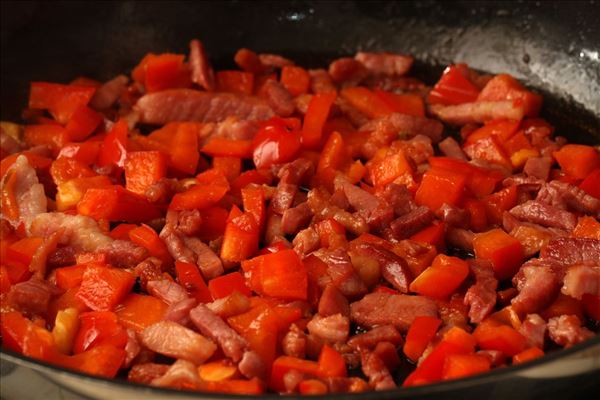 Pasta mit Bacon in Käse-Sahne-Sauce