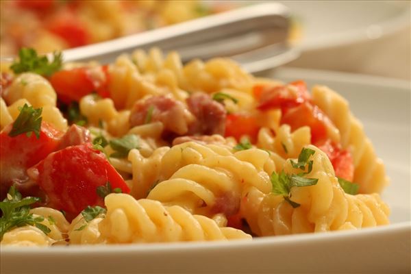 Pasta mit Bacon in Käse-Sahne-Sauce