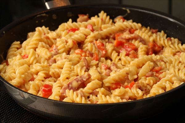 Pasta mit Bacon in Käse-Sahne-Sauce