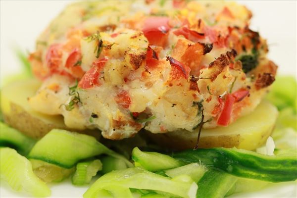 Fisch-Hacksteaks mit Gurken-Ingwer-Salat