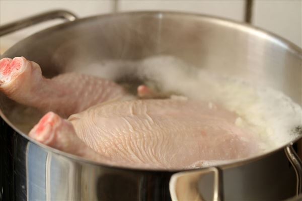 Blätterteigpasteten mit Huhn und Spargel