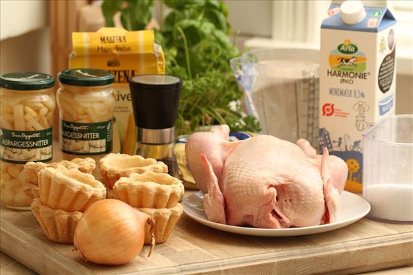 Blätterteigpasteten mit Huhn und Spargel