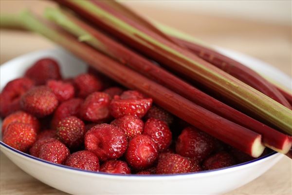 Selbstgemachte Erdbeer-Rhabarber-Marmelade