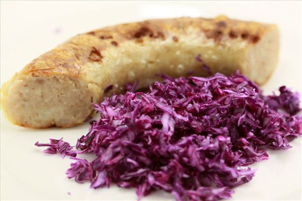 Bratwurst mit Rotkohl