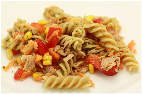 Einfacher Pastasalat mit Thunfisch