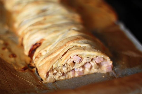 Schinkenstange mit pikantem Frischkäse und Champignons