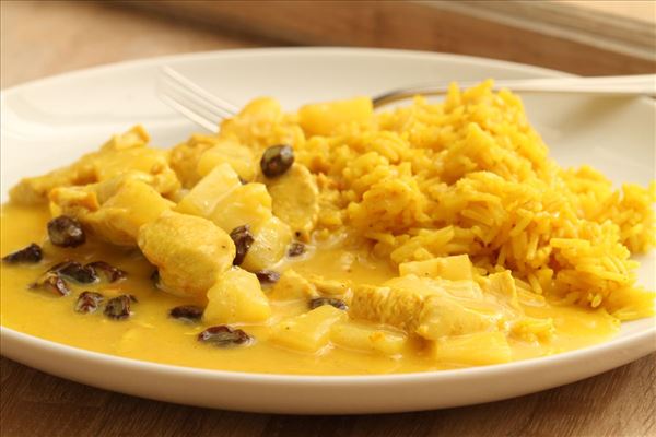 Hähnchen in Curry mit Rosinen und Ananas