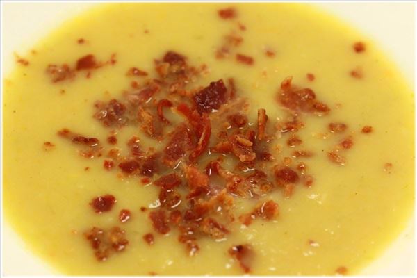 Kartoffelsuppe mit Baconbröseln