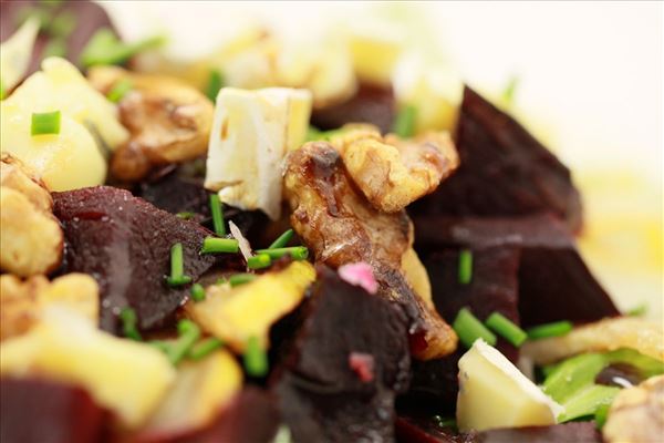 Salat mit gebackener Rote Bete und Blauschimmelkäse