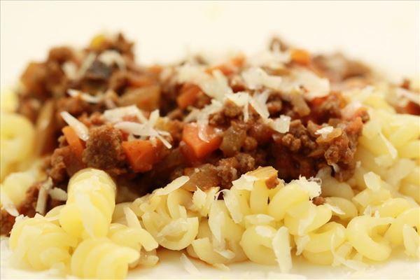 Pasta mit Gemüse-Fleisch-Sauce