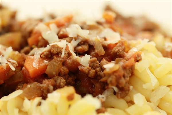 Pasta mit Gemüse-Fleisch-Sauce