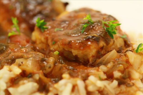 Geflügelbällchen in Tomaten-Spinat-Sauce mit Reis